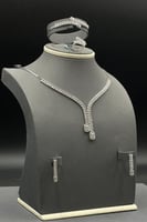 طقم ذهب ابيض باقيت مربعات بتصميم الماسي بوزن 19.7...