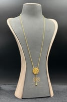 شال وردة ذهب صافي عيار 21 وزن 8.4 جرام