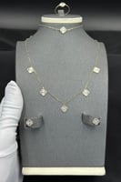 طقم وردات ذهب صافي ملون عيار 18 وزن 3.3 جرام