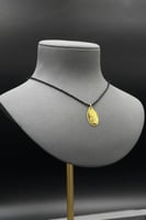 سبيكة ذهب وزن 2.5 جرام عيار 24 شكل بيضاوي مع عروه