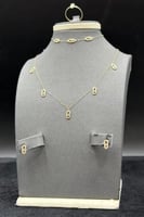 طقم مستطيل تصميم الماس عيار 18 وزن 2.4 جرام