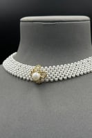 عقد لؤلؤ مع ذهب شكل وردة عيار 18 وزن 1.7 جرام