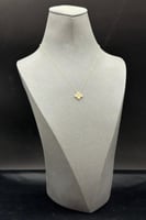 عقد وردة ذهب تصميم الماس عيار 18 وزن 0.8 جرام