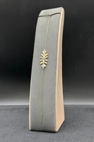 اسوارة زهرة ذهب تصميم الماس عيار 18 وزن 2.2 جرام