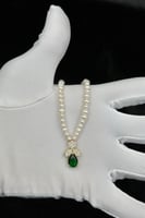 عقد ذهب مع لؤلؤ مع فص اخضر عيار 18 وزن 1.3 جرام