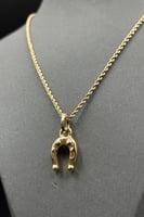 سلسلة ذهب مجدول مع حدوة الحصان عيار 18 وزن 3.2 جرا...