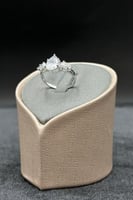 خاتم ذهب ابيض مع فص ابيض عيار 18 وزن من 1.9 الى 2...