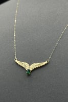 عقد جناح الصقر ذهب تصميم الماس عيار 18 وزن من 0.9...