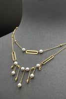 عقد مستطيل دورين ذهب مع لؤلؤ عيار 18 وزن من 4.8 ال...