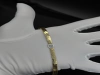 اسوارة سهم ذهب مع باقيت تصميم الماس عيار 18 وزن 9....