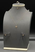 طقم اطفال شكل فراشة ذهب تصميم الماس