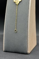 اسوارة ثلاث وردات ذهب صافي عيار 21 وزن من 2.6 الى...