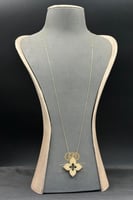 شال وردة ذهب تصميم الماس عيار 18 وزن 7.2 جرام