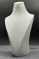 عقد مستطيل ذهب تصميم الماس عيار 18 وزن 0.3 جرام