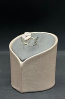 خاتم ورد ذهب مع صدف وردي عيار 18 وزن من 1 الى 1.1...