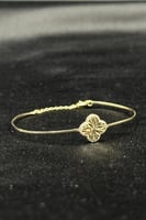 اسوارة اطفال وردة ذهب صافي عيار 18 وزن 1.1 جرام