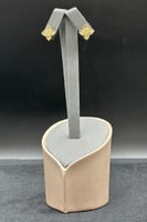 حلق وردة ( حجم صغير ) ذهب تصميم الماس عيار 18 وزن...