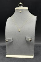 طقم ذهب فان كليف عيار 18 زهرة الحظ وزن من 2.2 إلى...