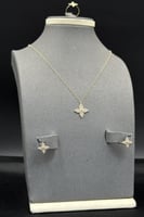 طقم اطفال زهرة ذهب تصميم الماس عيار 18 وزن 1.8 جرا...