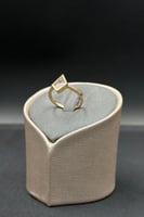 خاتم الماس وزن الذهب : 2.77 جرام وزن الألماس : 0.0...