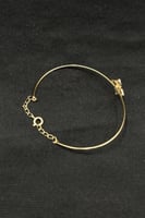 اسوارة اطفال زهرة ذهب تصميم الماس عيار 18 وزن 0.8...