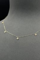 شوكر وردات ذهب تصميم الماس عيار 18 وزن 0.6 جرام