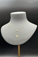 عقد دورين زهرة ذهب تصميم الماس عيار 18 وزن 1.3 جرا...