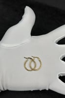 حلق ذهب صافي ايطالي عيار 18 وزن من 2.2 الى 2.3 جرا...