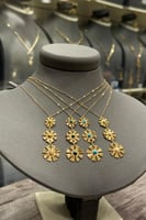 عقد رموش الذهب نازل ثلاثي ( عدة الوان ) عيار 21 وز...