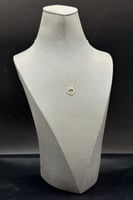 عقد دائري مع زهرة ذهب تصميم الماس عيار 18 وزن 0.7...