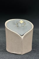 خاتم وردة ذهب صافي عيار 18 وزن من 0.4 الى 0.5 جرام