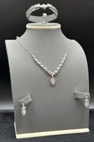 طقم ذهب أبيض عيار 18 انسجام الأوراق وزن 12.5 جرام