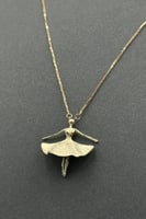 عقد الباليه ذهب صافي عيار 18 وزن من 3 الى 3.1 جرام