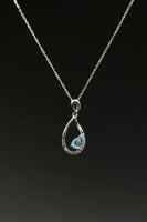 عقد الماس وزن الذهب : 0.77 جرام وزن الألماس : 0.04...