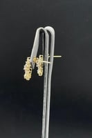 حلق ذهب مع باقيت تصميم الماس عيار 18 وزن 2.4 جرام