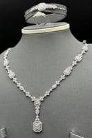 طقم ذهب ابيض تصميم الماس عيار 18 وزن 23.2 جرام