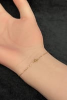 كف ذهب مع لؤلؤ عيار 18 وزن من 1.6 الى 1.7 جرام