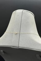 عقد وردة مع صدف ابيض ذهب تصميم الماس عيار 18 وزن م...