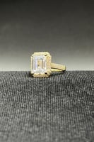 خاتم ذهب مع فص ابيض عيار 18 وزن من 4.2 الى 4.3 جرا...