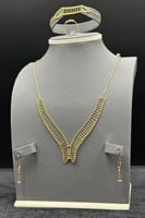 طقم عروس ذهب عيار 21 وزن من 11.7 إلى 11.85 جرام