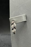 طقم وردة ذهب ابيض تصميم الماس عيار 18 وزن 10.2 جرا...