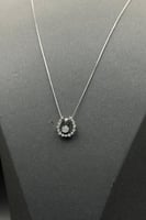 عقد الماس وزن الذهب : 2.40 جرام وزن الألماس : 0.19...