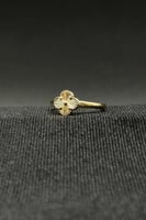 خاتم وردة ذهب صافي عيار 18 وزن 3.3 جرام