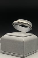 اسوارة مع خاتم ذهب ابيض عيار 18 شكل اكس تصميم الما...