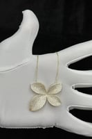 شال وردة ذهب تصميم الماس عيار 18 وزن 12.4 جرام