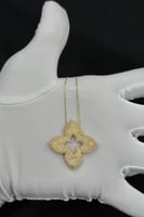 شال وردة ذهب تصميم الماس عيار 18 وزن 7.2 جرام