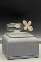 اسوارة مع خاتم وردة ذهب تصميم الماس عيار 18 وزن من...