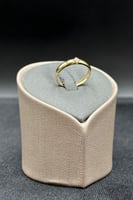 دبلة زهرة ذهب تصميم الماس عيار 18 وزن من 0.9 الى 1...