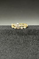 دبلة توينز ذهب مع فص سوليتير عيار 18 وزن 1.5 جرام