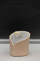 اسوارة مع خاتم ثلاث فصوص ذهب تصميم الماس عيار 18 و...